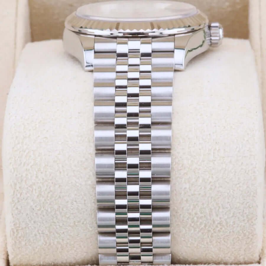 Rolex Datejust 31 White Mother of Pearl Diamond Dial 278274 Year: 2024 Rolex Datejust 31 White Mother of Pearl Diamond Dial 278274 Year: 2024