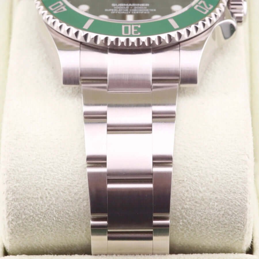 Rolex Submariner 116610LV Hulk 40mm Rolex Submariner 116610LV Hulk 40mm