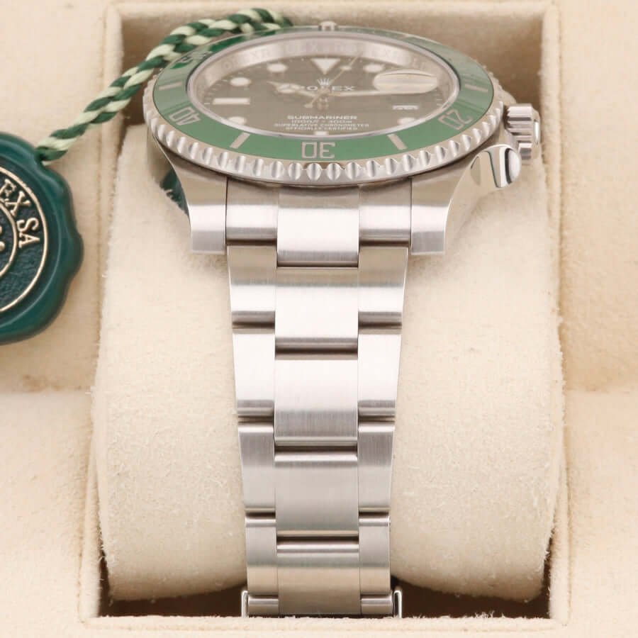 Rolex Submariner 116610LV Hulk 40mm Rolex Submariner 116610LV Hulk 40mm