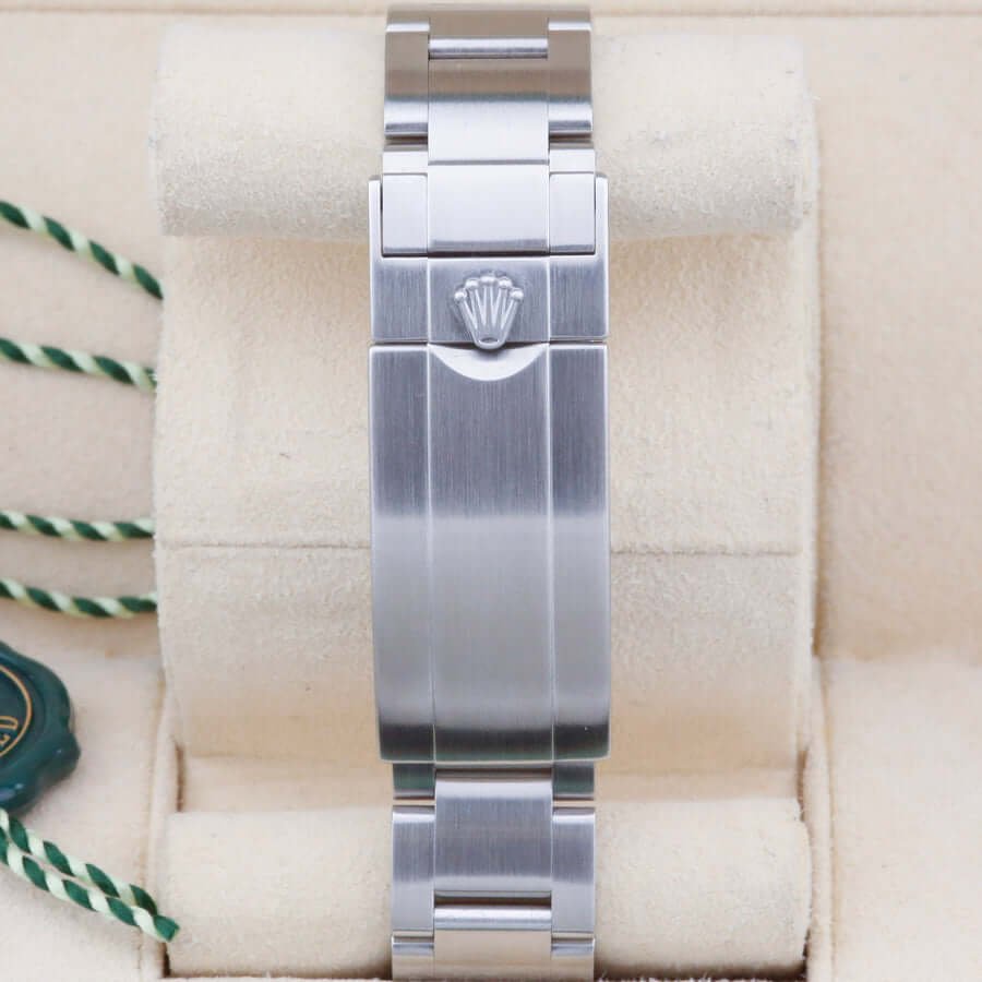 Rolex Submariner Hulk 116610LV Green 40mm 2019 Rolex Submariner Hulk 116610LV Green 40mm 2019