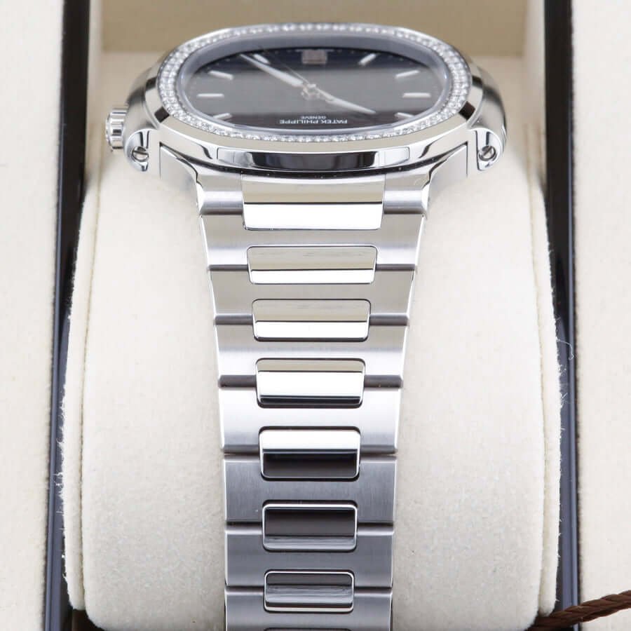 Patek Philippe Ladies Nautilus 7118/1200A-001 Patek Philippe Ladies Nautilus 7118/1200A-001