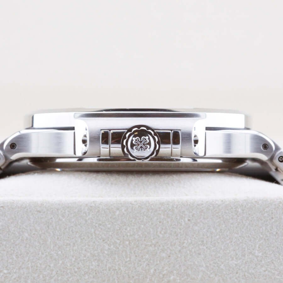 Patek Philippe Ladies Nautilus 7118/1200A-001 Patek Philippe Ladies Nautilus 7118/1200A-001