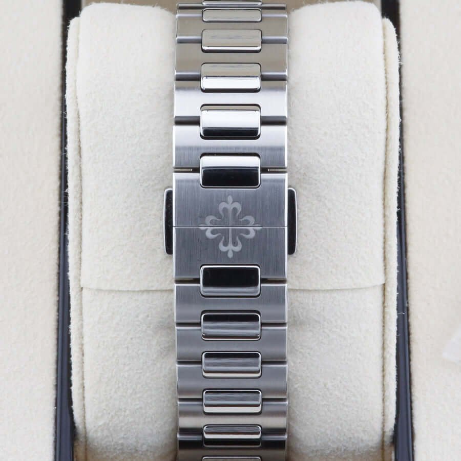 Patek Philippe Ladies Nautilus 7118/1200A-011 Patek Philippe Ladies Nautilus 7118/1200A-011