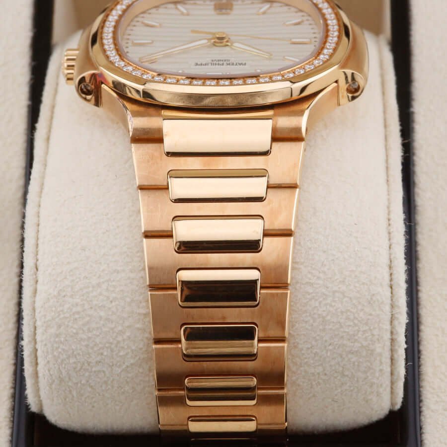 Patek Philippe Nautilus 7118/1200R Patek Philippe Nautilus 7118/1200R