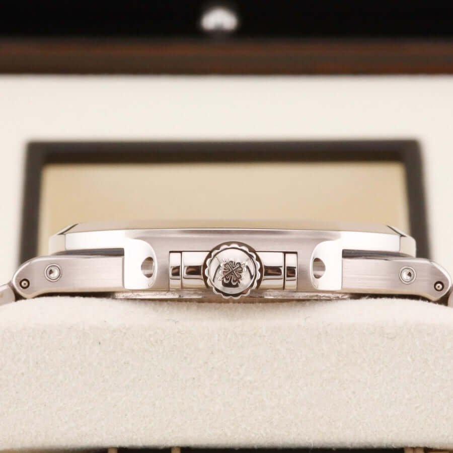 Patek Philippe Nautilus 5740 Patek Philippe Nautilus 5740